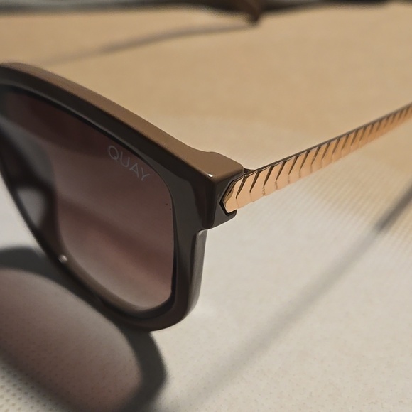 Quay Australia-NWOT \